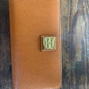 Dooney and Bourke zipper wallet